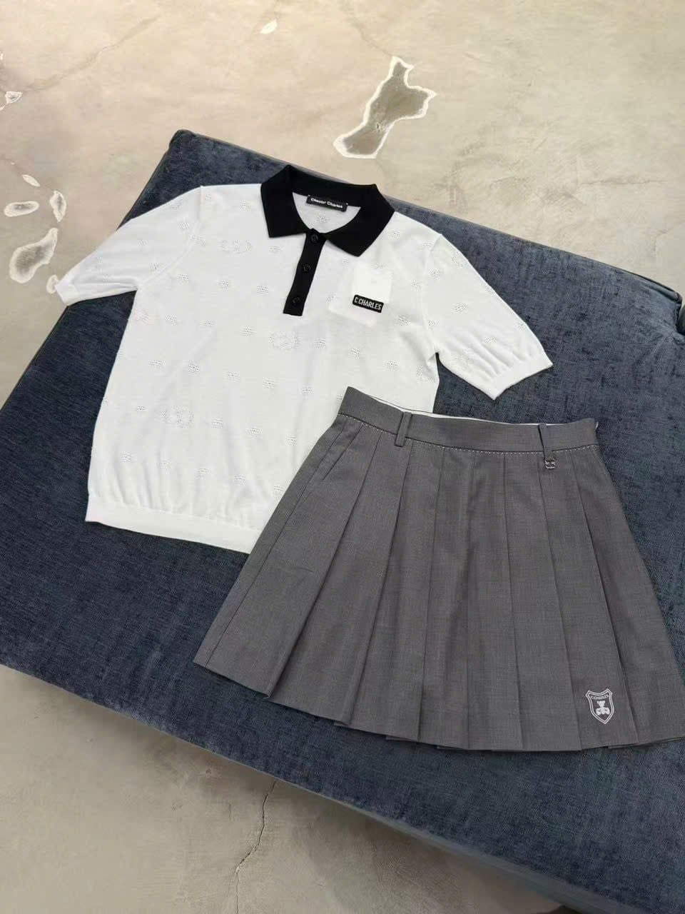  Áo Polo Trắng ngắn tay, cổ đen , Logo chữ ngực 