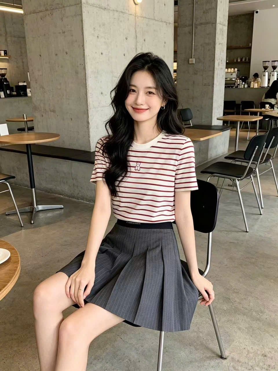  2.Chân váy ngắn xám kẻ chun đen(SET) 