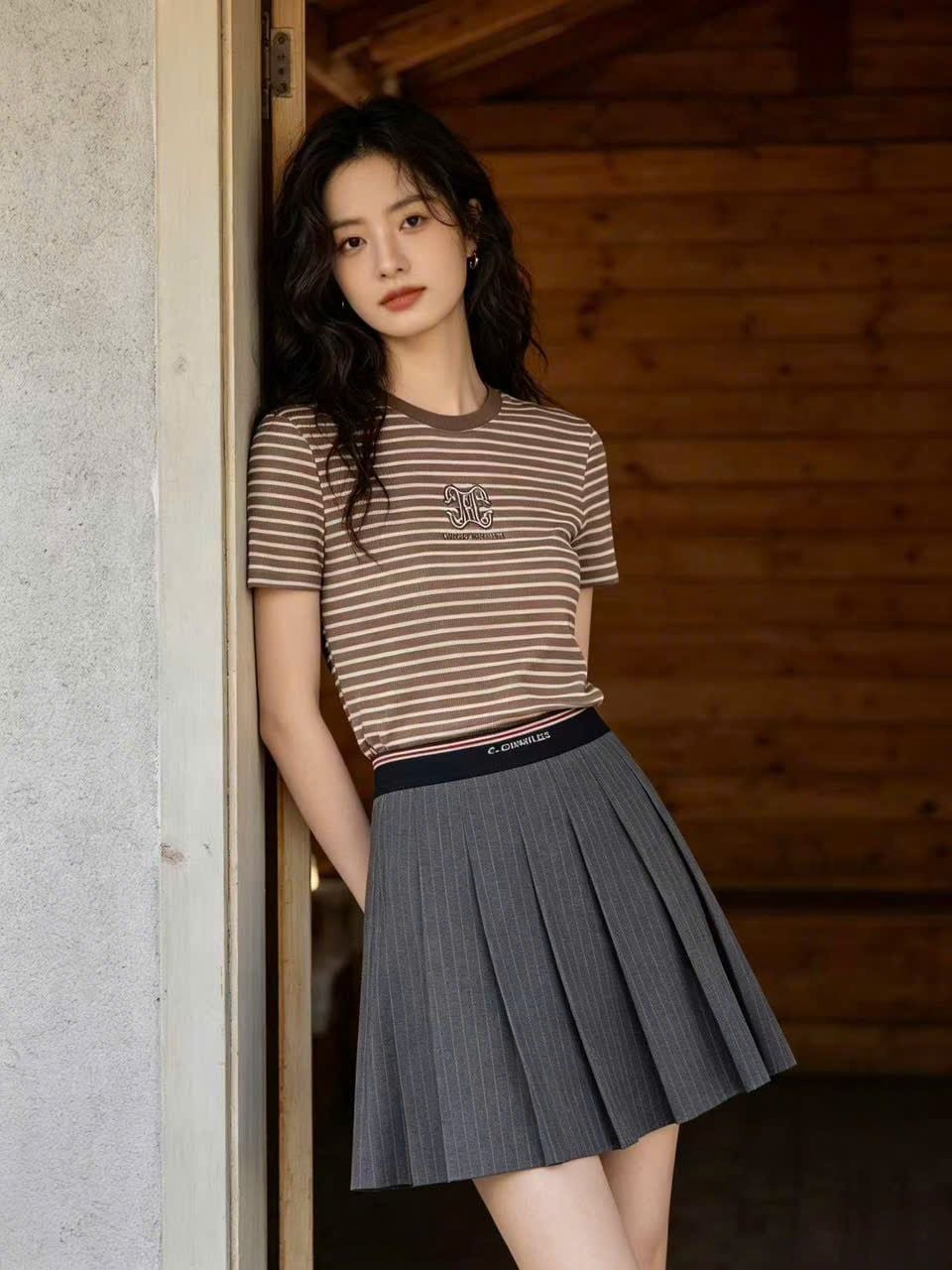 2.Chân váy ngắn xám kẻ chun đen(SET) 