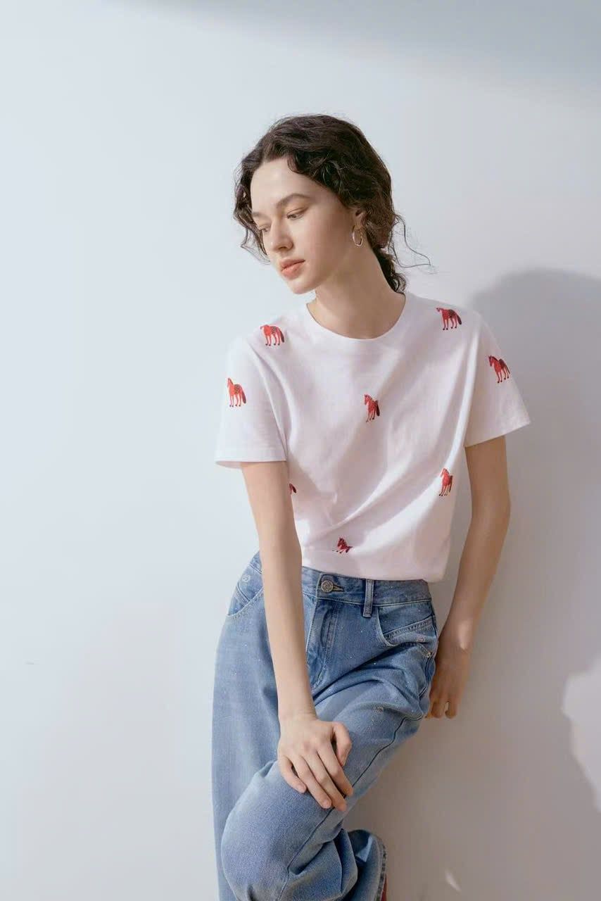  Áo phông trắng chú ngựa đỏ 
