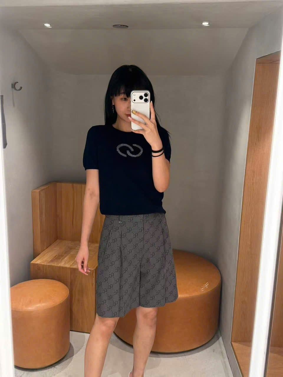  Áo xanh navy ngắn tay Logo to giữa ngực 