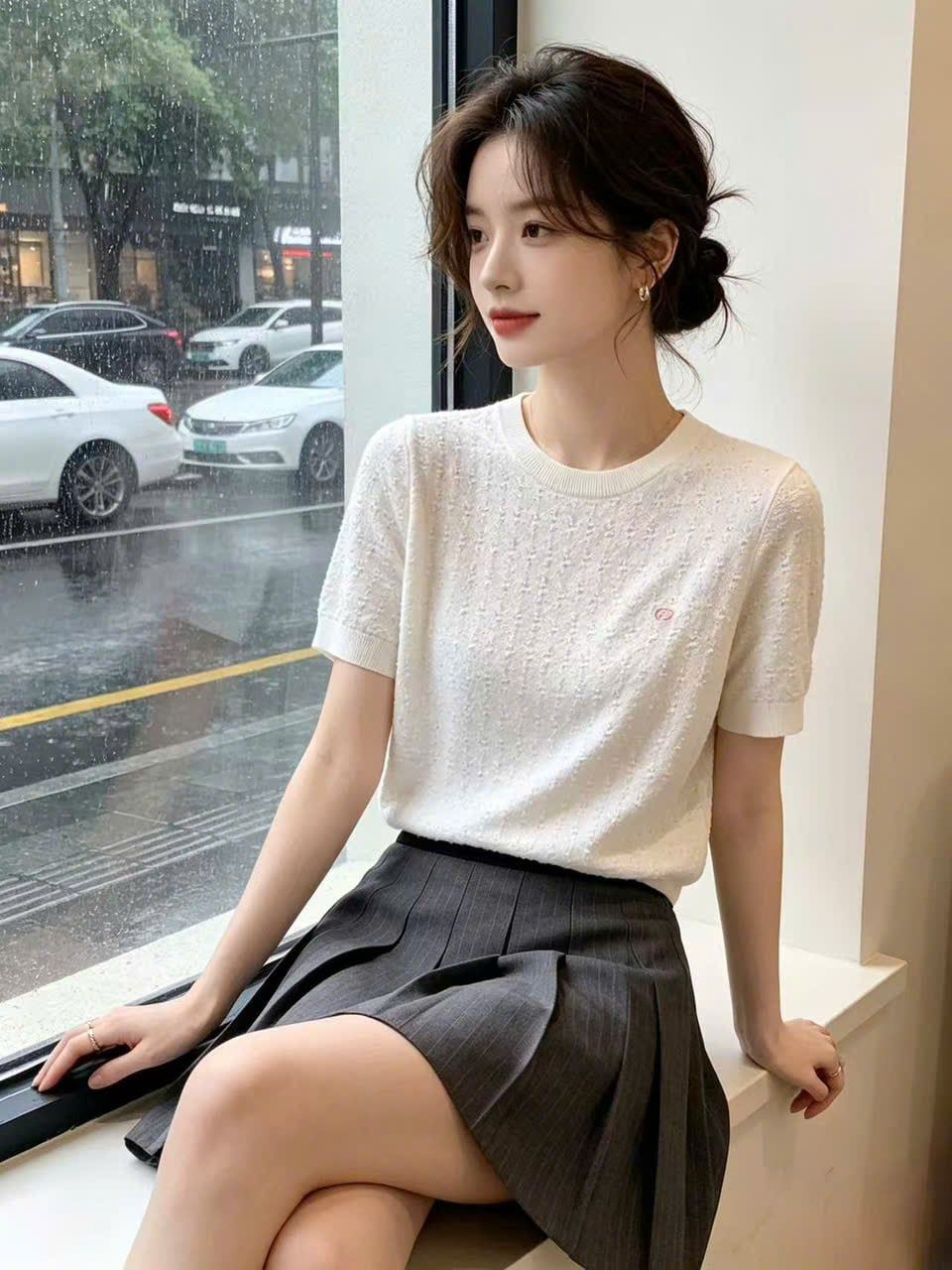  Áo Trắng ngắn tay Logo Hồng ở ngực 