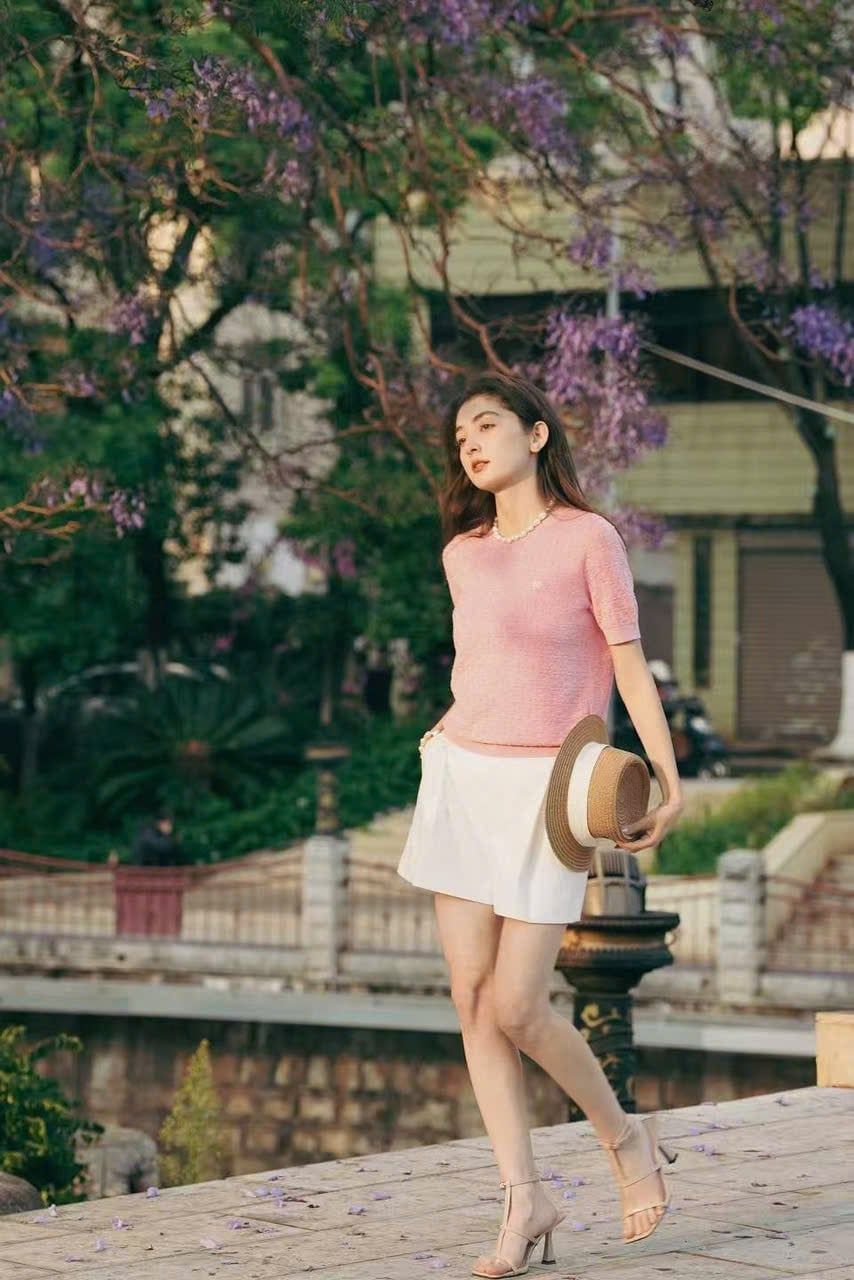  Áo hồng họa tiết nơ in chìm ngắn tay 