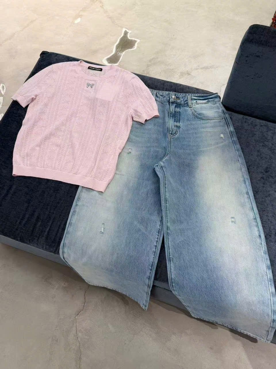  Áo hồng họa tiết nơ in chìm ngắn tay 