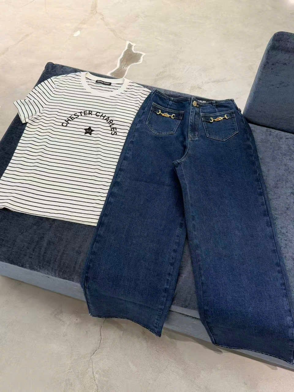  Áo thun trắng kẻ đen ngang chữ ngực 