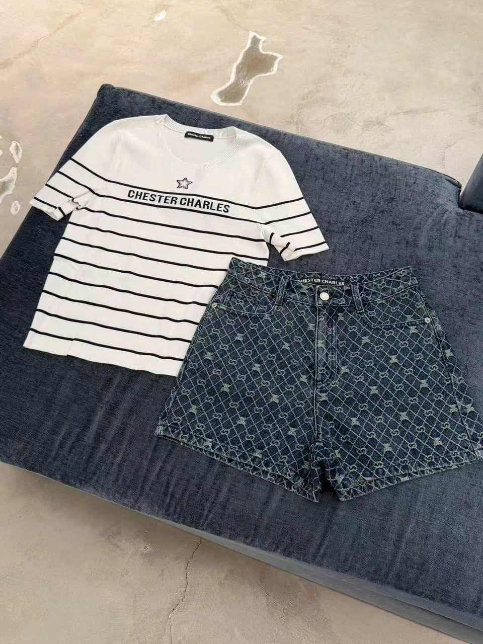  Áo thun trắng kẻ đen ngôi sao ngực 