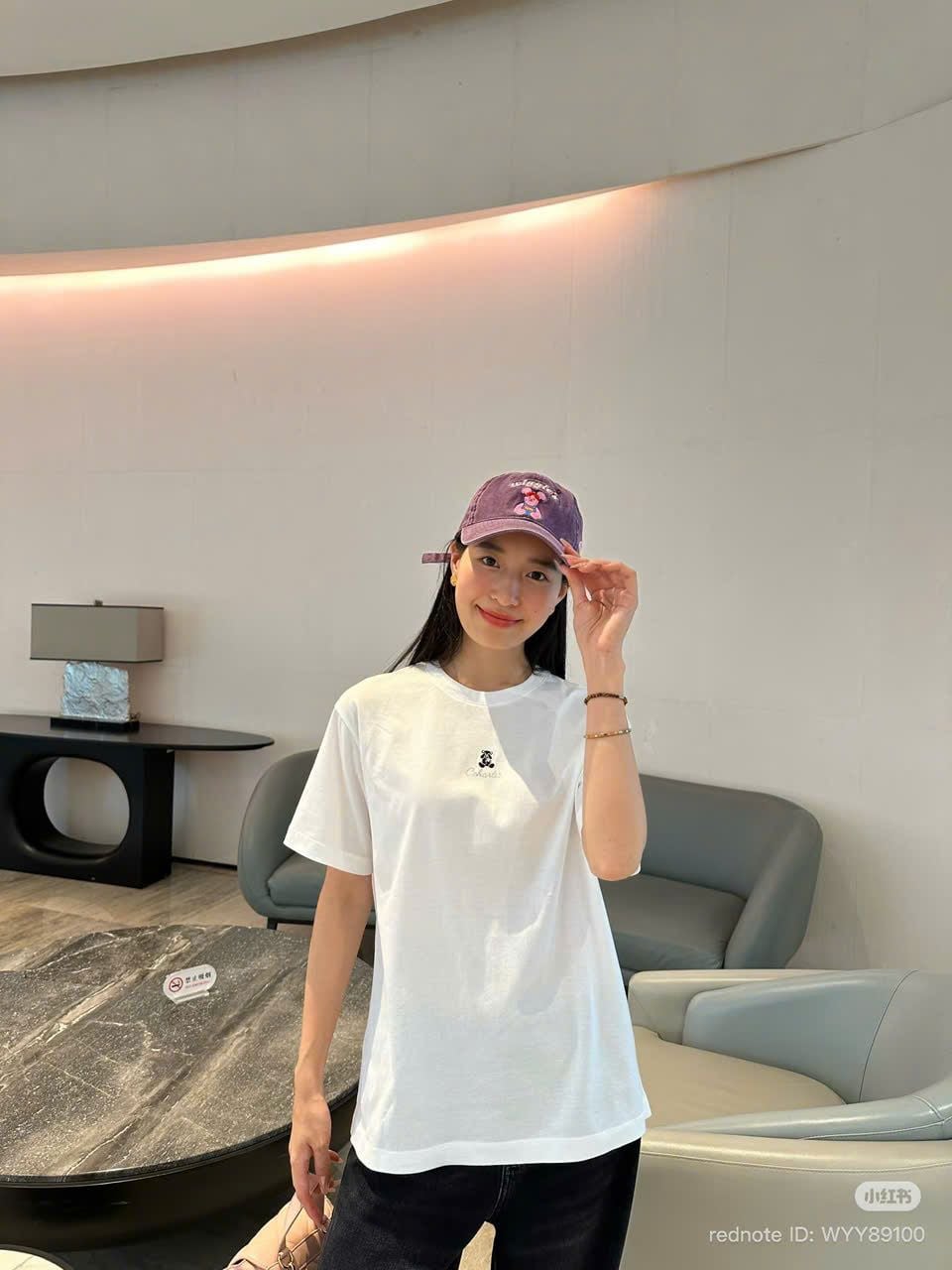 Áo phông trắng gấu đen Logo C.Charles 