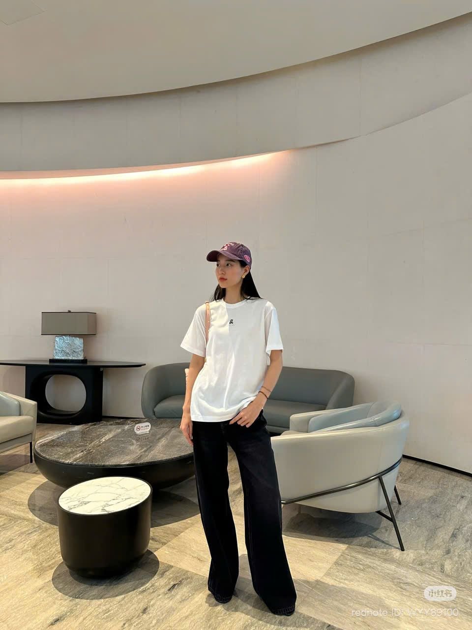  Áo phông trắng gấu đen Logo C.Charles 