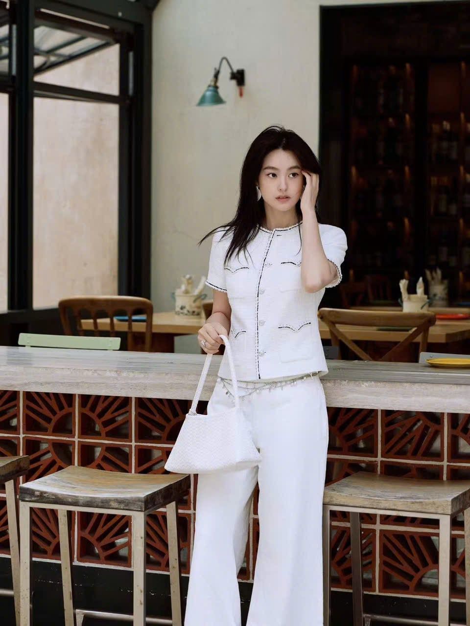  Áo CDG trắng ngắn tay 4 túi V 