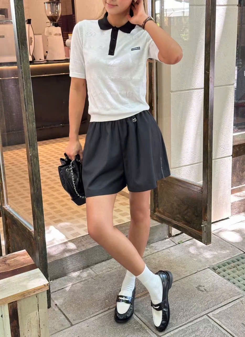  Áo Polo Trắng ngắn tay, cổ đen , Logo chữ ngực 