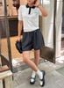  Quần sooc vải xám, cạp chun đen chữ CC 