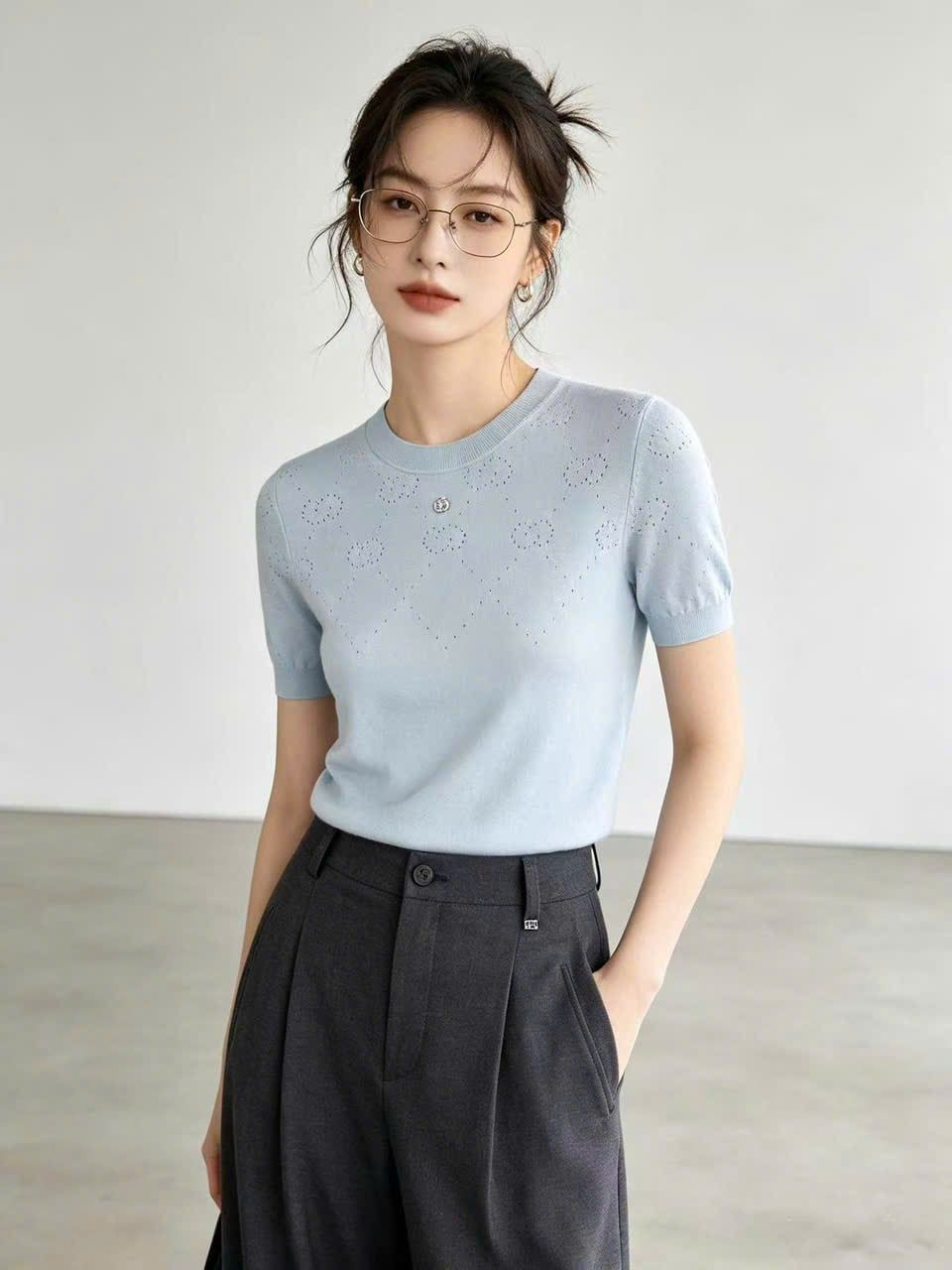  Áo ngắn tay xanh nhạt dệt kim Logo 