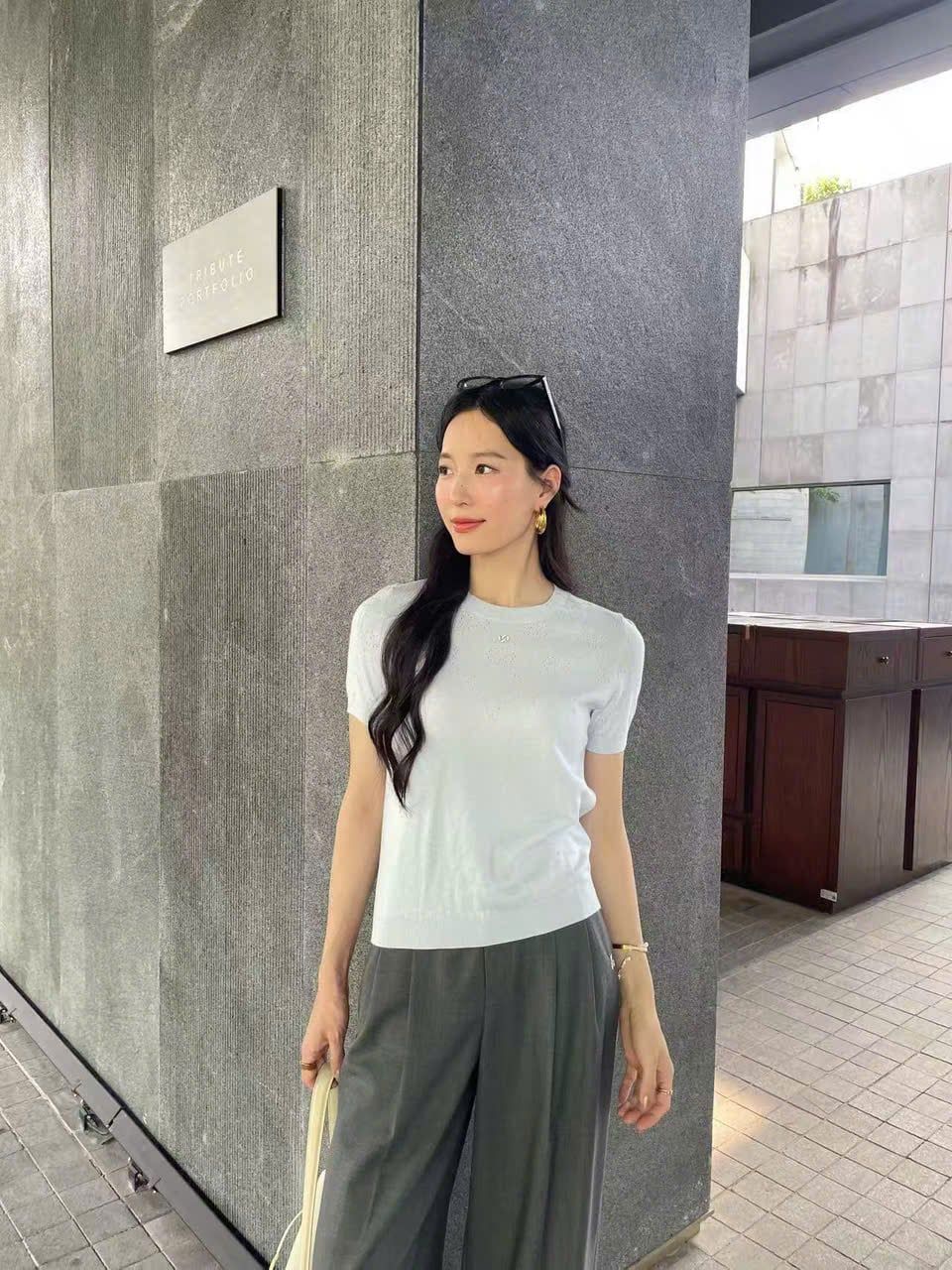  Áo ngắn tay xanh nhạt dệt kim Logo 