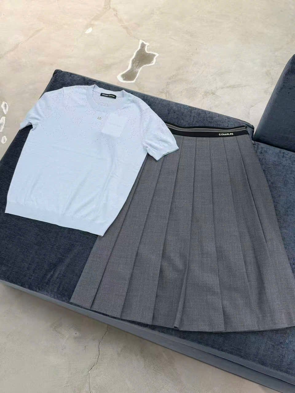  Áo ngắn tay xanh nhạt dệt kim Logo 