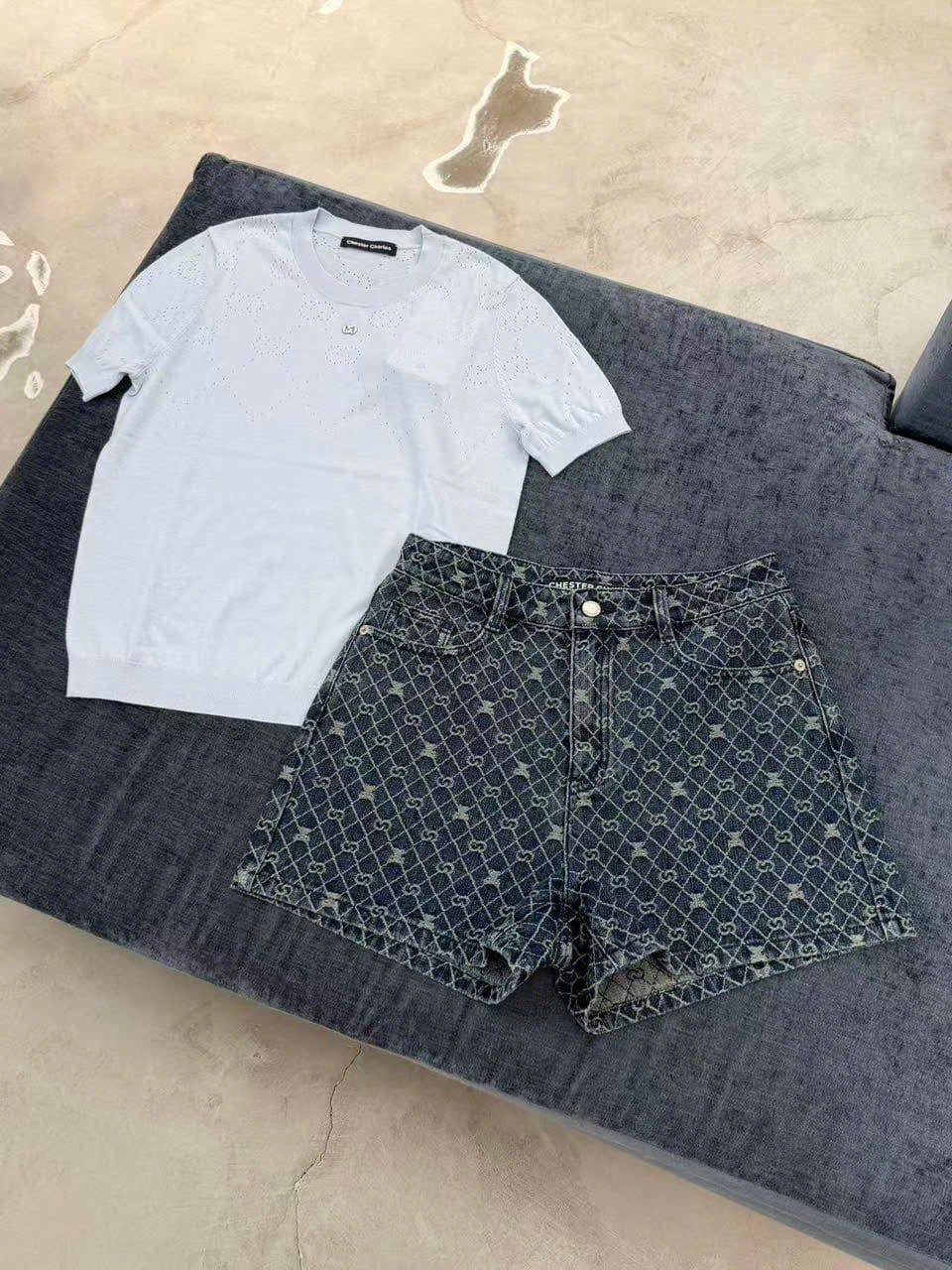  Áo ngắn tay xanh nhạt dệt kim Logo 