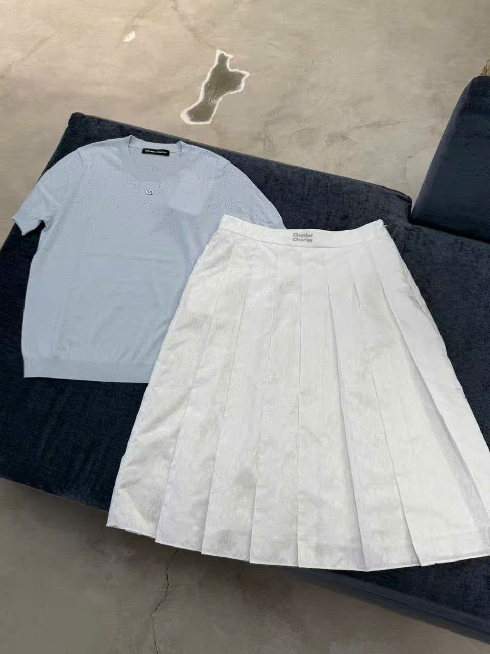  Áo ngắn tay xanh nhạt dệt kim Logo 