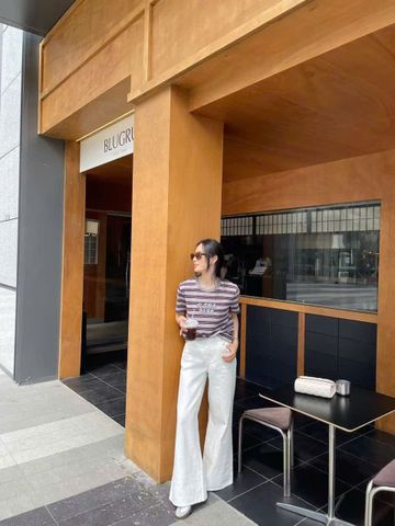  Áo kẻ xám ngắn tay Logo đính đá ngực 