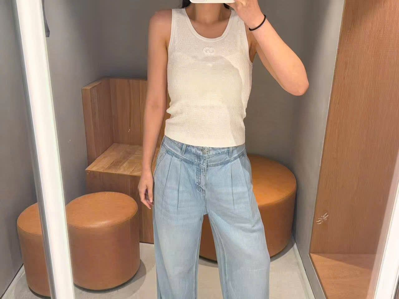  Áo tanktop trắng vân nổi - logo xequin 