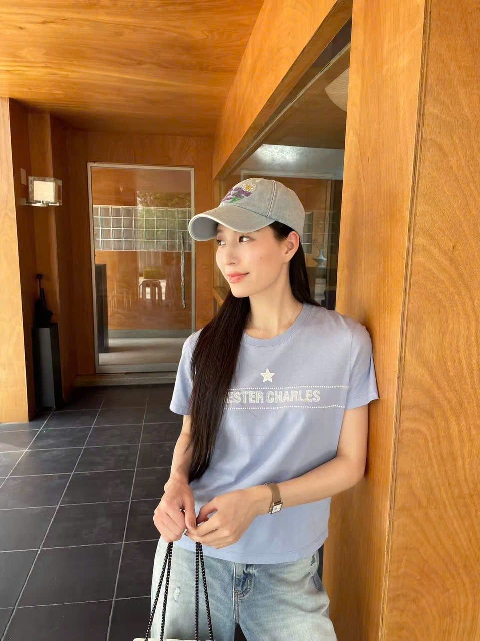 Áo xanh lam - ngôi sao trên chữ CC 
