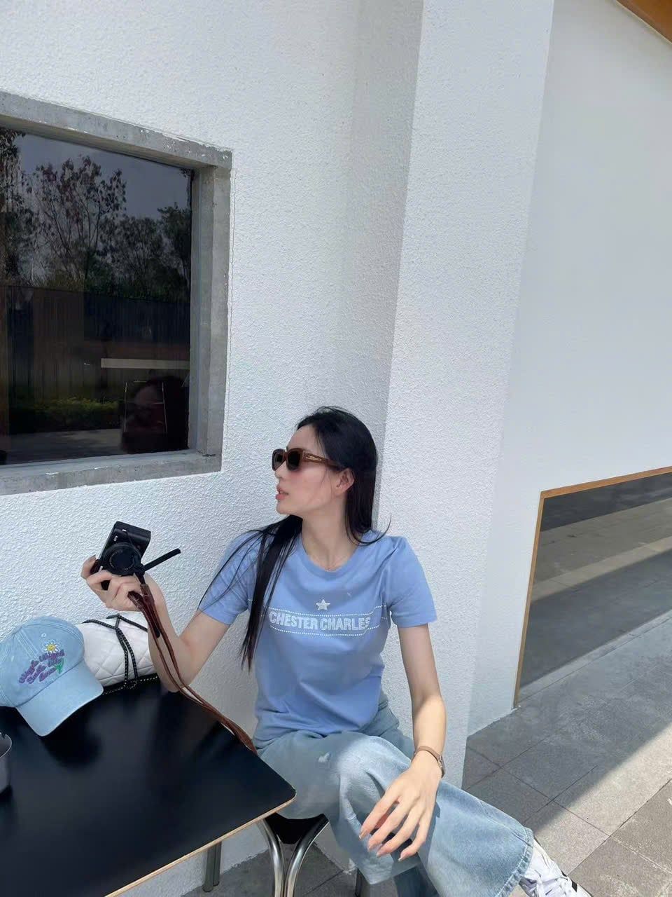  Áo xanh lam - ngôi sao trên chữ CC 