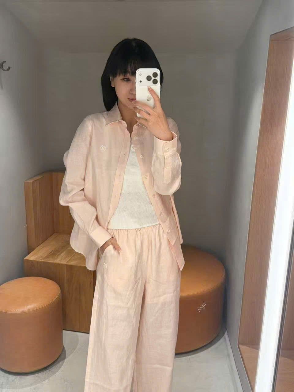  Bộ Áo sơ mi và quần dài cạp chun - be hồng nhạt logo trắng set 