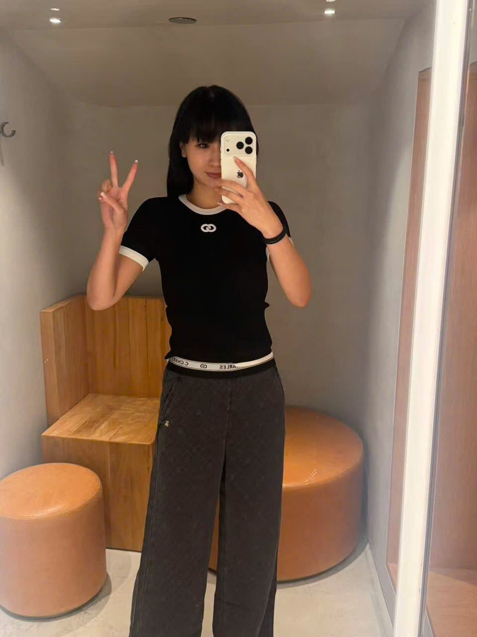  Áo đen mongtoghi viền trắng, logo nhỏ trắng ngực 