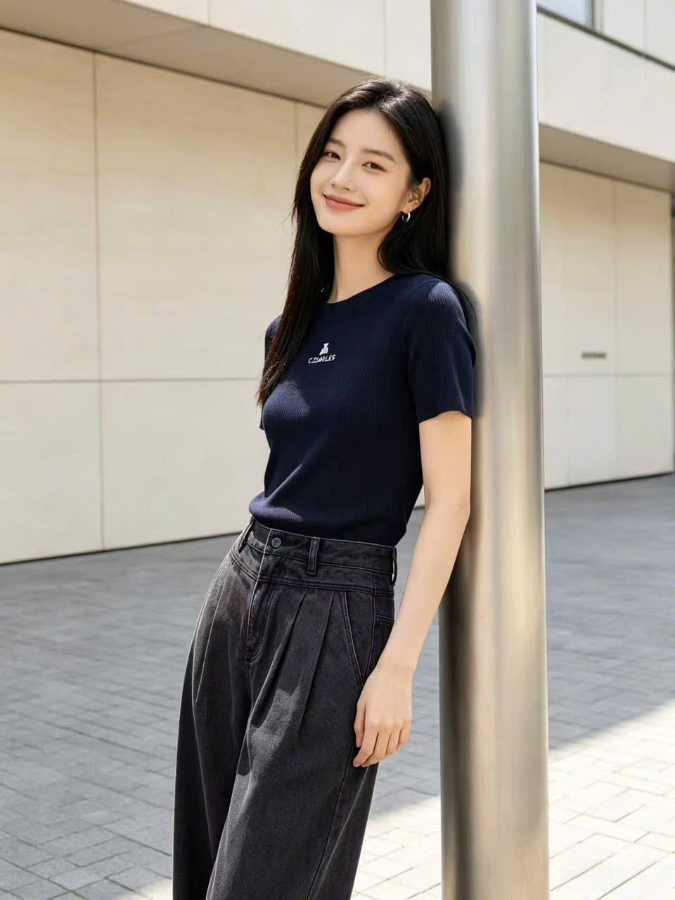  Áo thun gân cộc tay màu xanh navy, gấu trắng chữ đính đá 