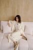  Áo sơ mi trắng kem dài tay cổ đức 