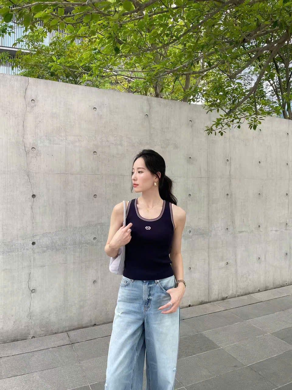  Áo tank top tăm đen bo viền, logo xequin 