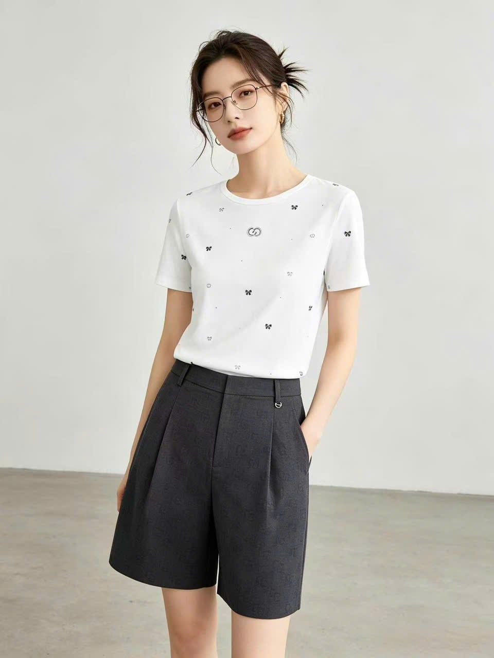  Áo thun trắng dệt thêu nơ đen 