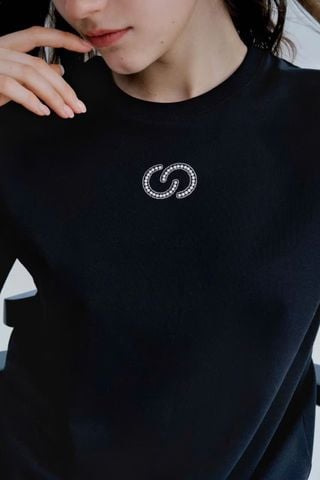  1.Áo thun cổ tròn Đen Logo Đính Đá ngọc trai 