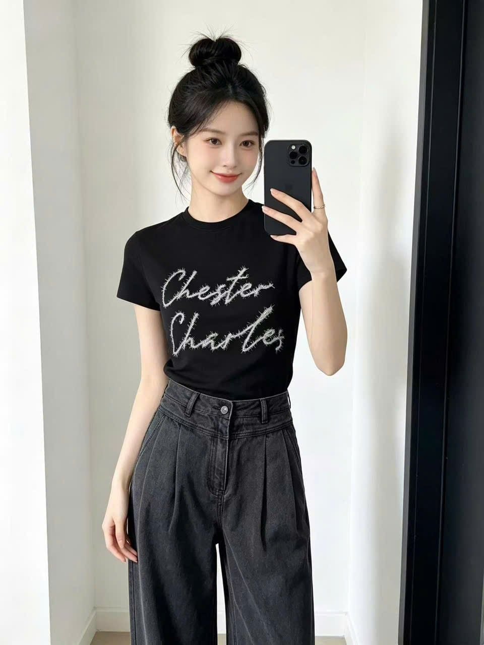  Áo thun cổ tròn Đen Logo chữ nổi ánh kim 