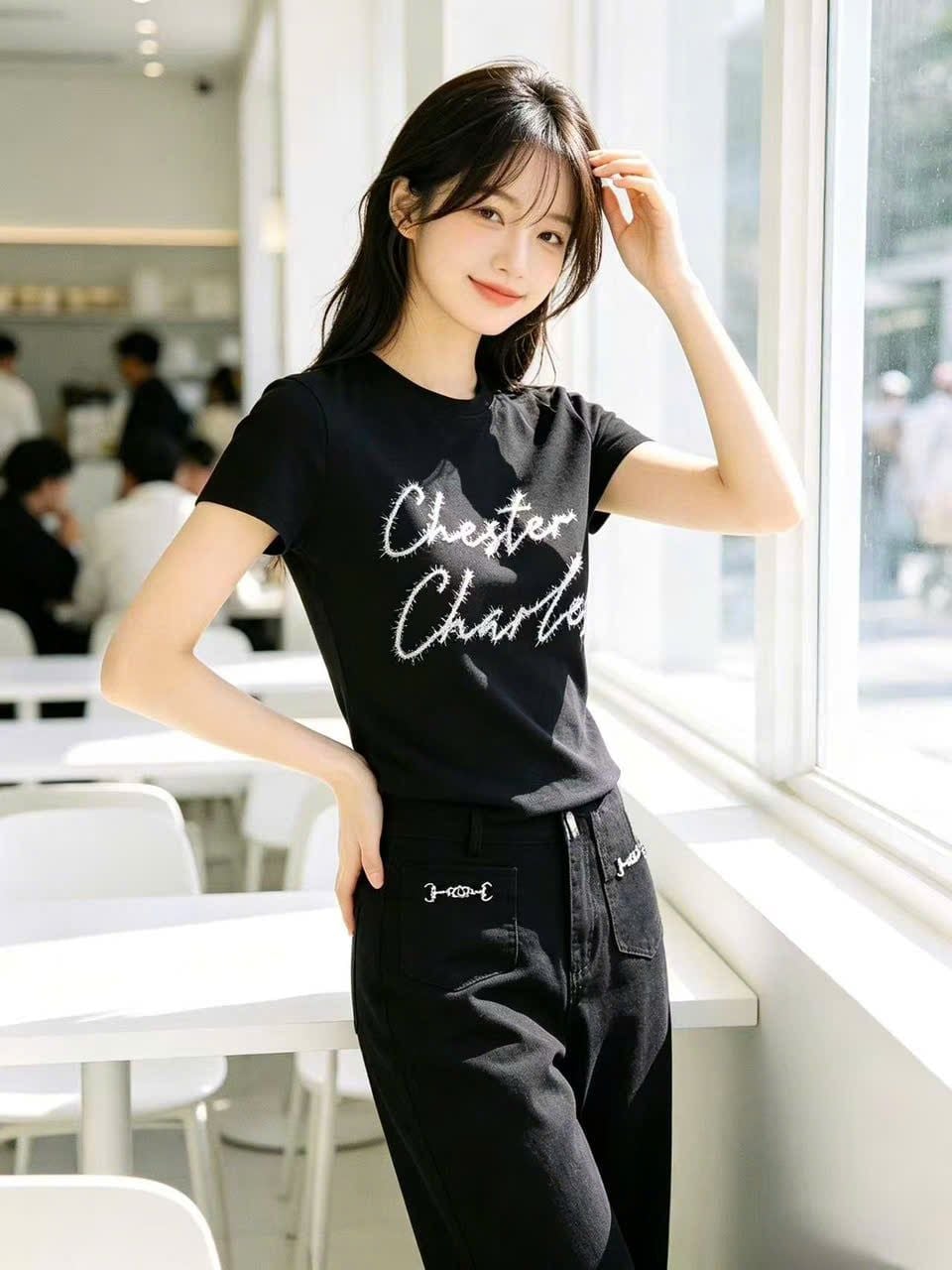  Áo thun cổ tròn Đen Logo chữ nổi ánh kim 