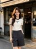  1.Áo trắng viền cổ đen, chữ CC Member 