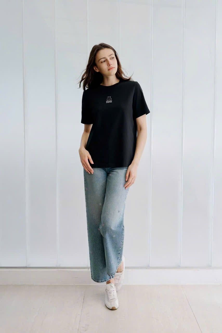  Áo thun đen thêu logo gấu 