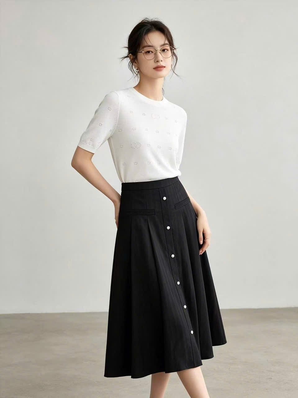  1.Chân váy lụa đen - cúc ngọc 