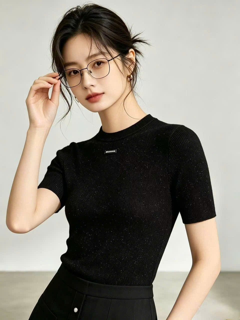  1.Chân váy lụa đen - cúc ngọc 