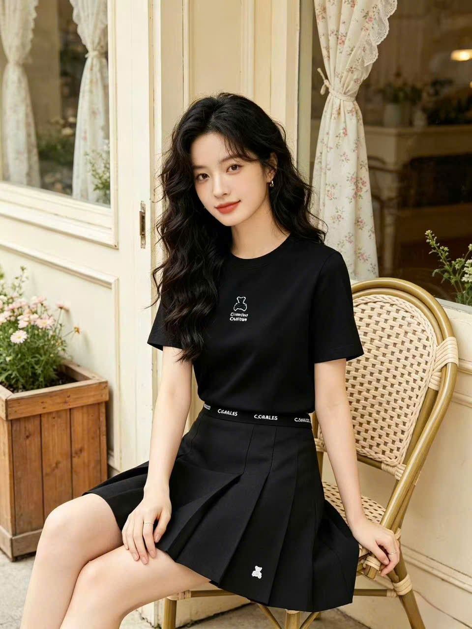  Áo thun đen thêu logo gấu 