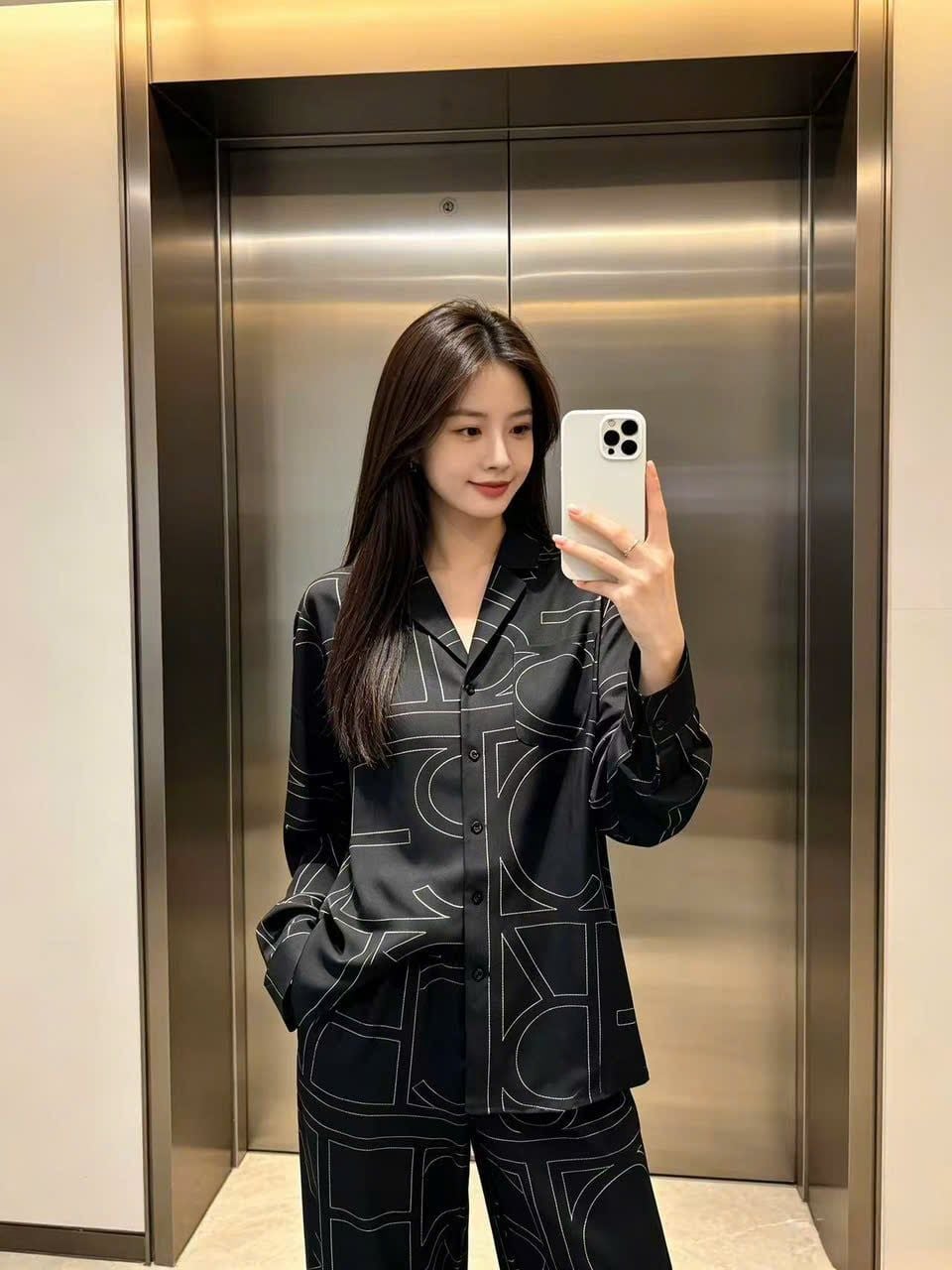  Bộ Áo sơ mi và quần lụa Đen kẻ trắng set 