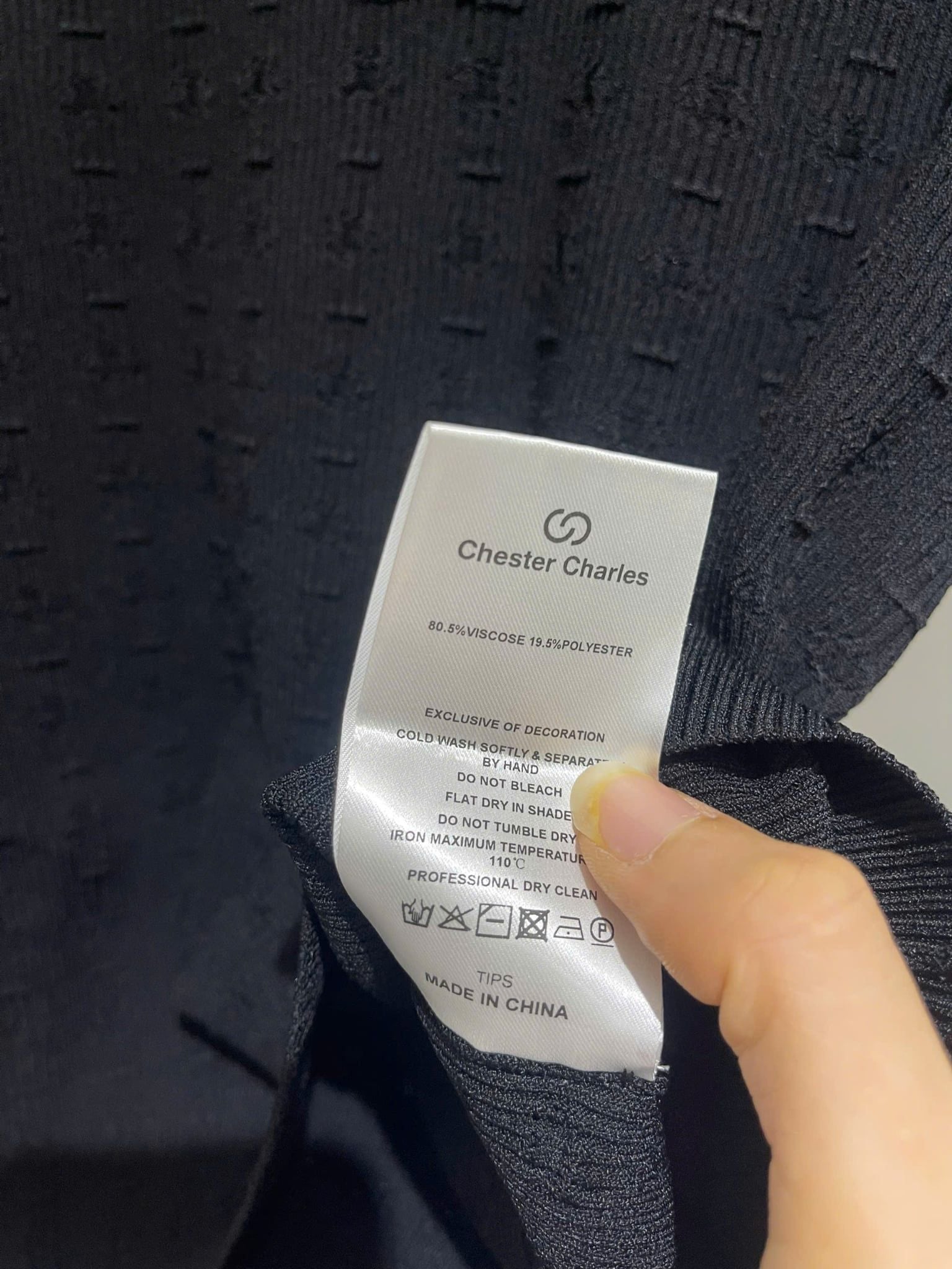  Áo tanktop đen vân nổi - logo xequin 