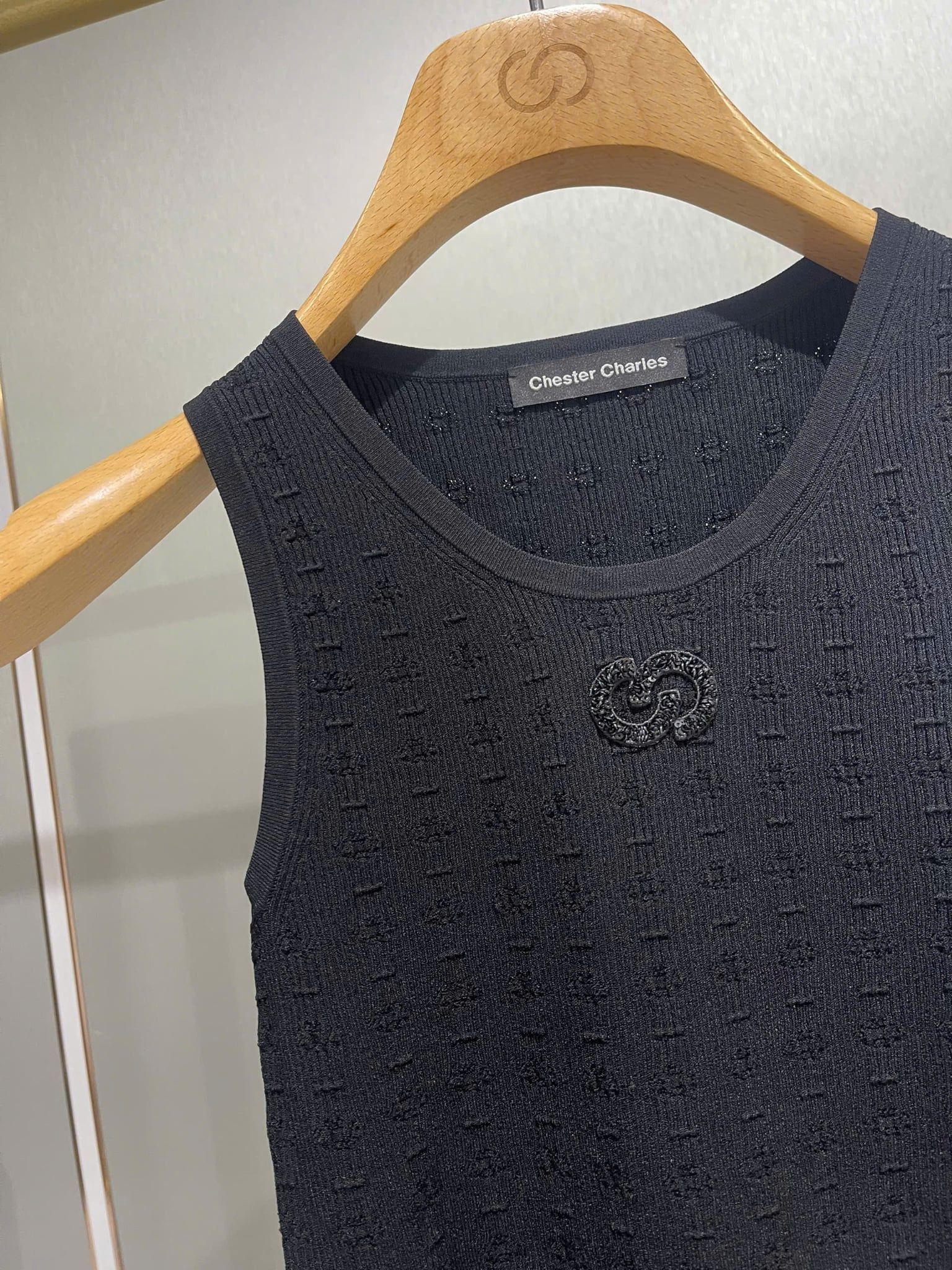  Áo tanktop đen vân nổi - logo xequin 