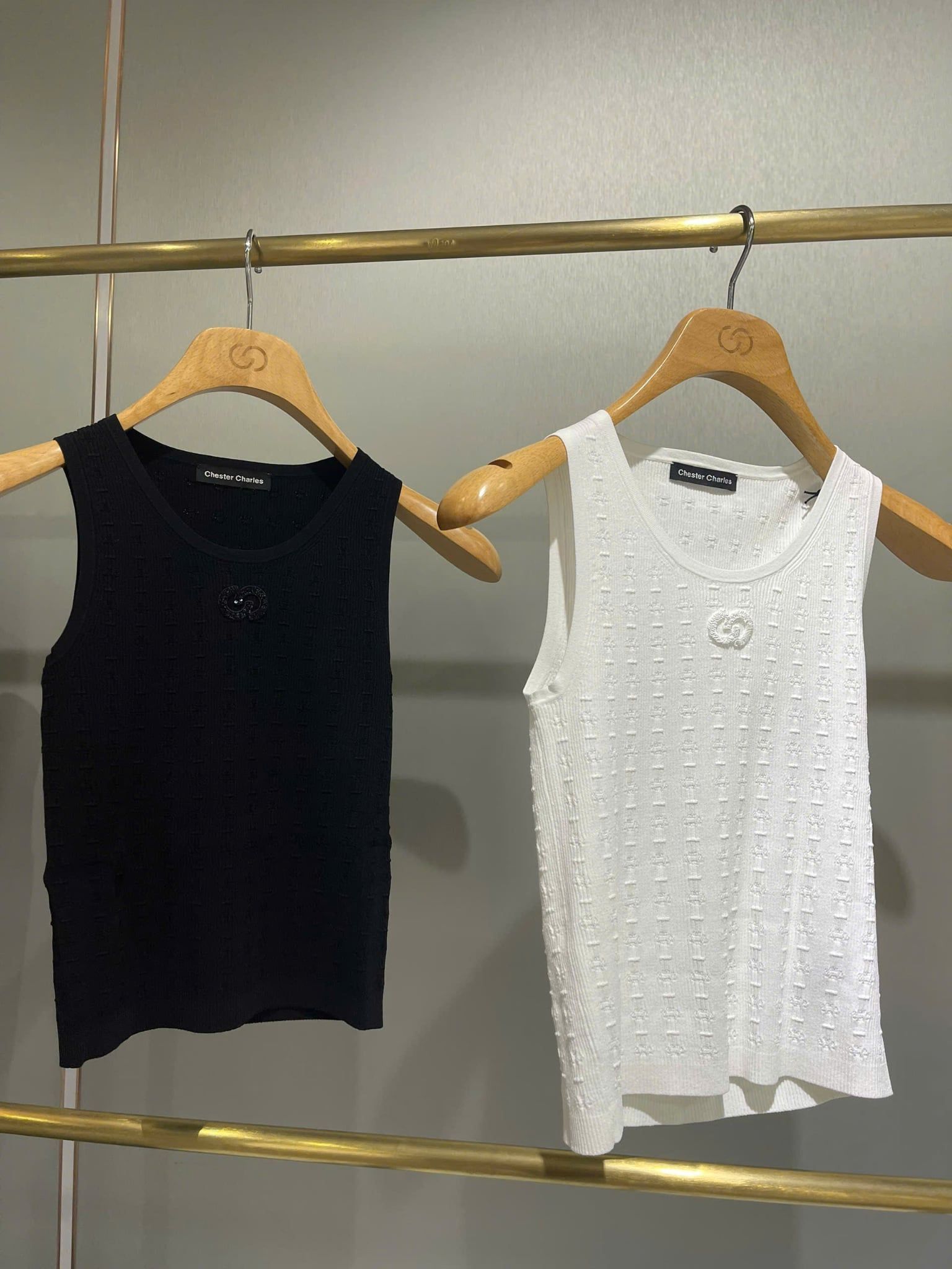  Áo tanktop đen vân nổi - logo xequin 