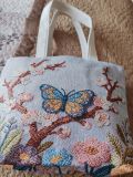  Túi Tote Canvas Với Họa Tiết Thêu Nổi 