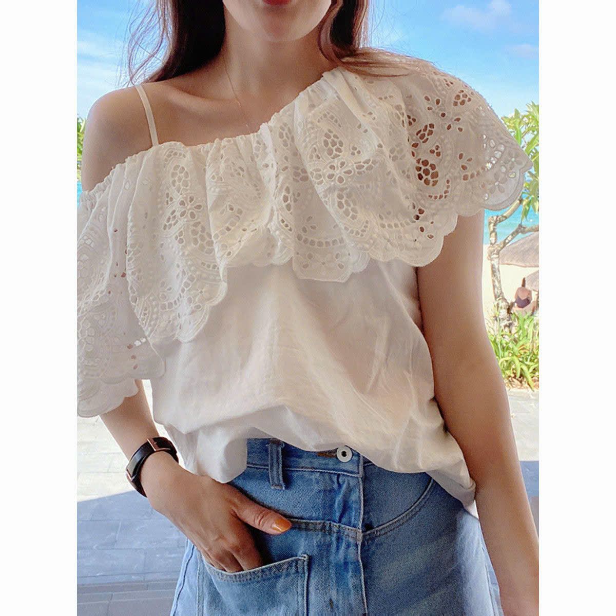  Áo Sơ Mi Trắng Lệch Vai 