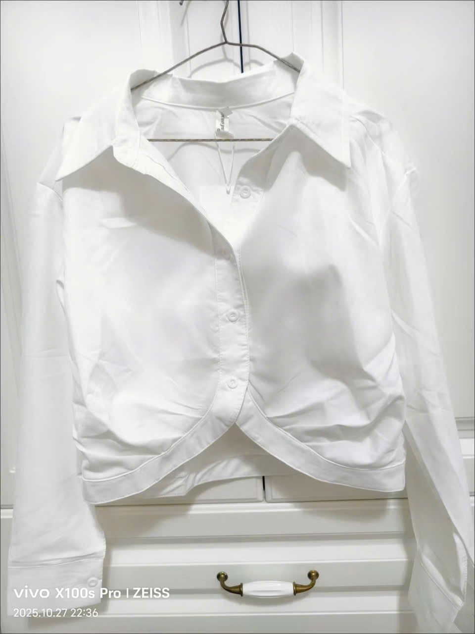  Áo Sơ Mi Croptop Cách Điệu 