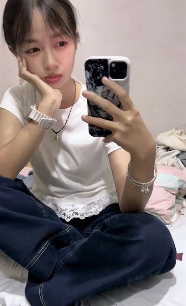  Áo Thun Ngắn Tay Ren Viền Cổ Tròn 