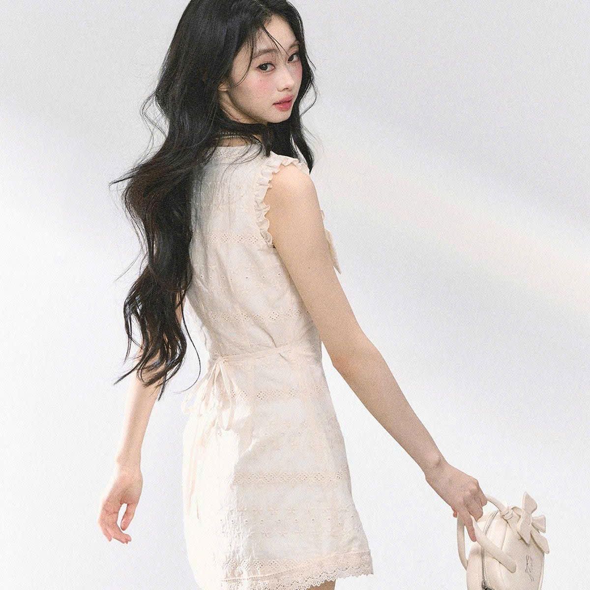  Đầm Ren Nơ Thời Trang 