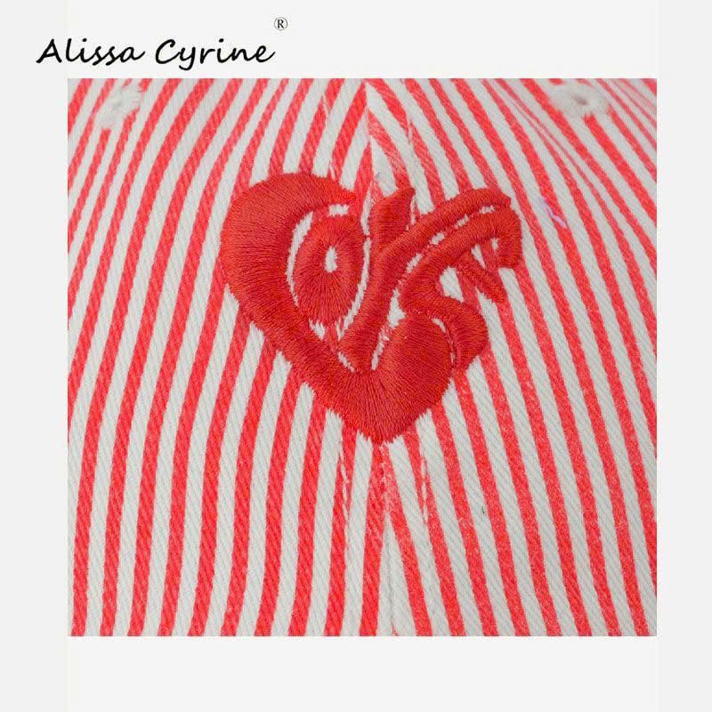  Nón Lưỡi Trai Thêu Trái Tim 