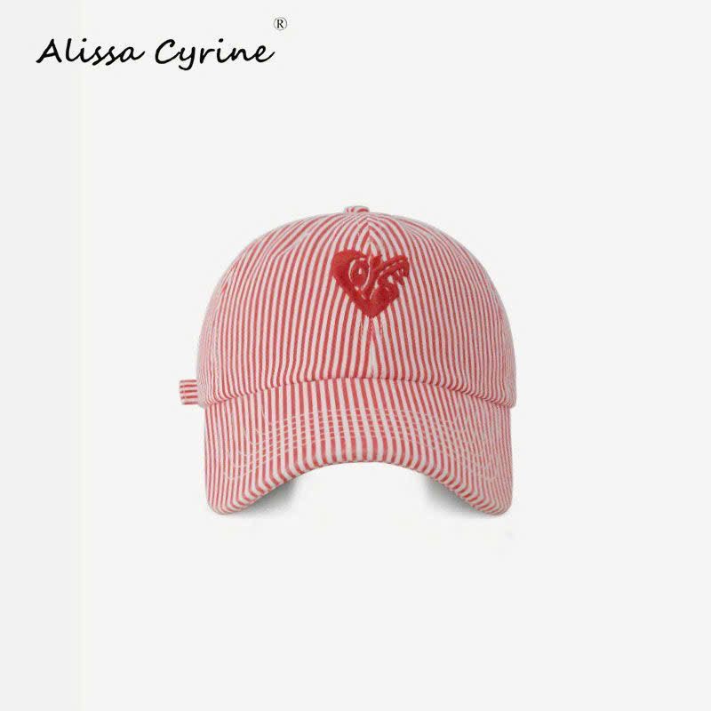  Nón Lưỡi Trai Thêu Trái Tim 