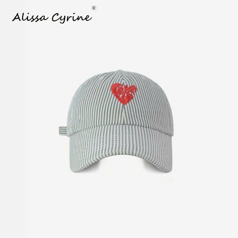  Nón Lưỡi Trai Thêu Trái Tim 